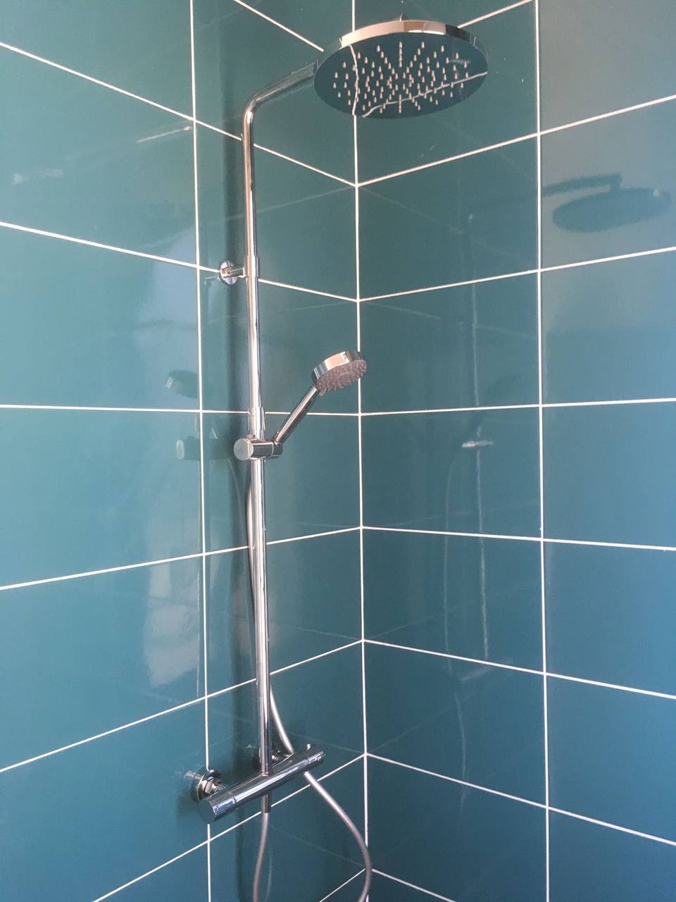 Colonne de douche thermostatique, résidence Caravelle 60 au Cap d'Antibes