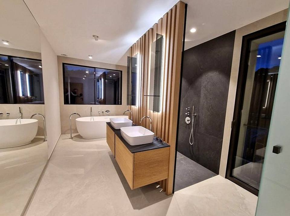 Suite parentale : baignoire îlot, double vasque et douche à l'italienne