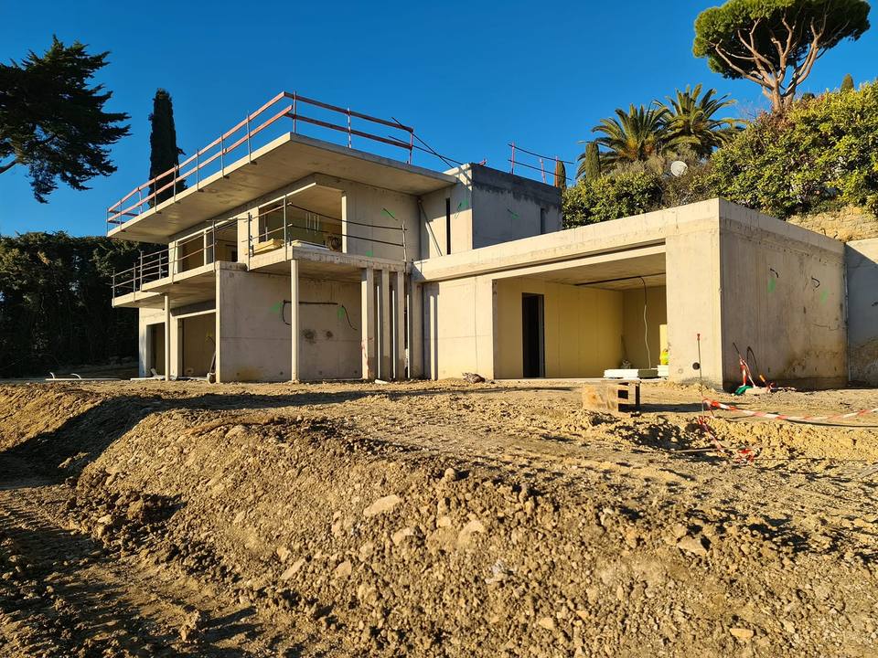 Villa contemporaine en cours de construction